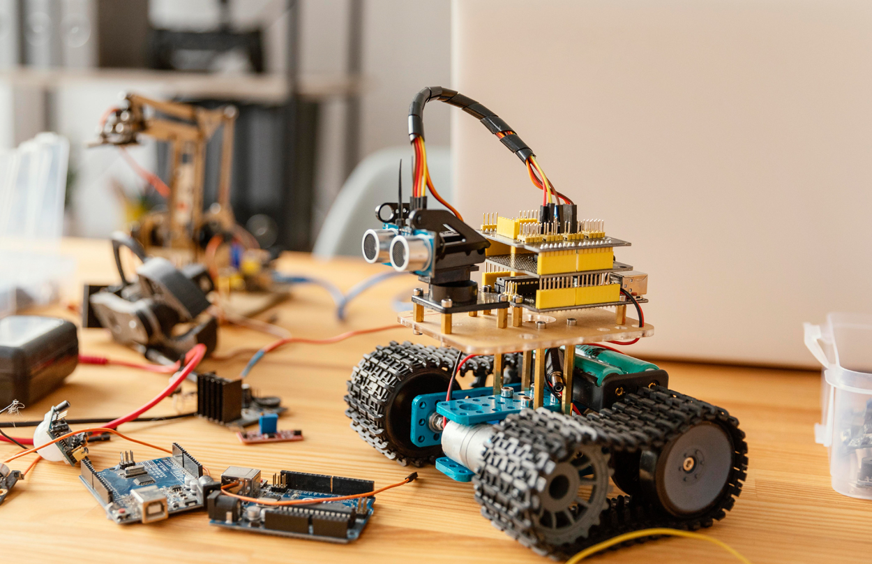 Robotics Là Gì? Ứng Dụng & Vai Trò Của Robotics Đối Với Tương Lai Của Học  Sinh - Học Viện Công Nghệ Huna