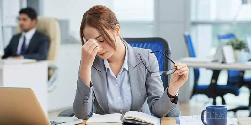 Delulu khiến bạn rơi vào trạng thái căng thẳng, mệt mỏi khi phải công việc vượt quá khả năng cho phép