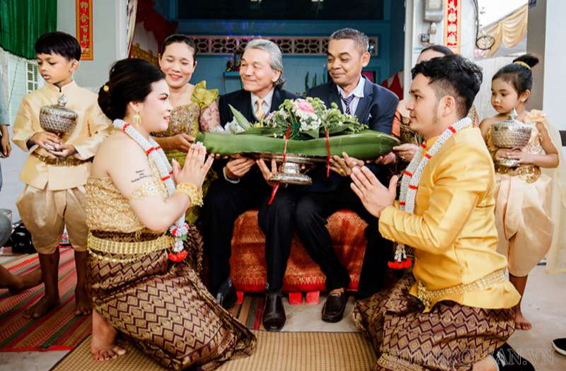 Kam pach - vật dụng quan trong trong đám cưới của người Khmer 