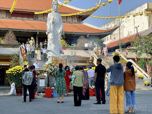 đi lễ chùa đầu năm